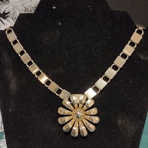 Vintage (1970s) Daisy Necklace